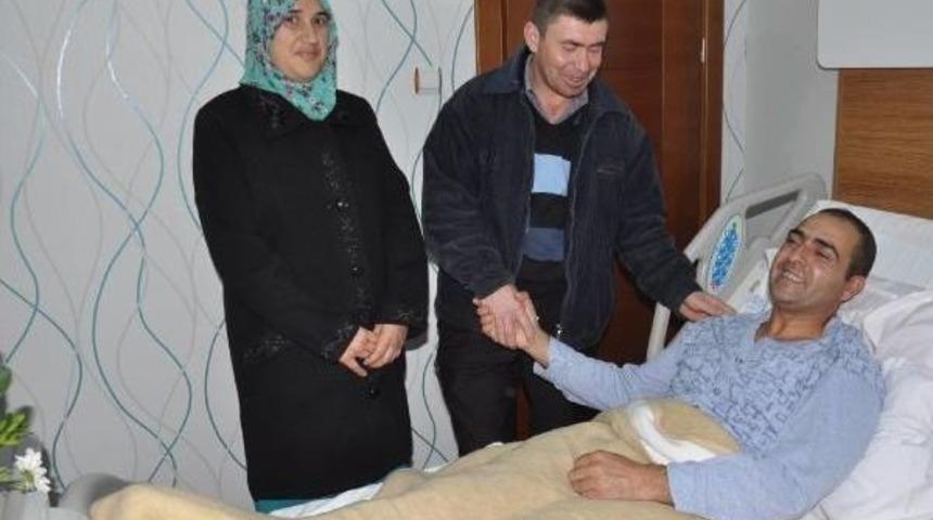 7'nci Kattan D&uuml;şen Ecrin'in Anne Ve Babası Kızlarını Kurtaran Kahraman İş&ccedil;iyi Hastanede Ziyaret Etti