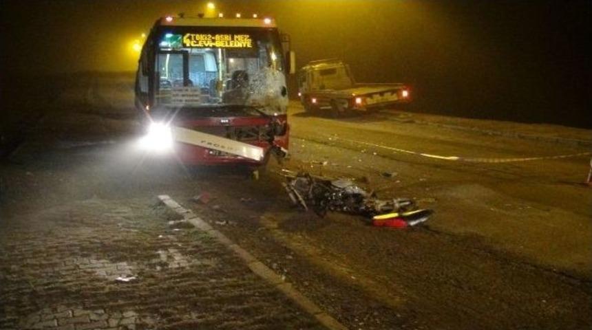 Halk Otob&uuml;s&uuml; İle Motosiklet &Ccedil;arpıştı: 1 &Ouml;l&uuml;