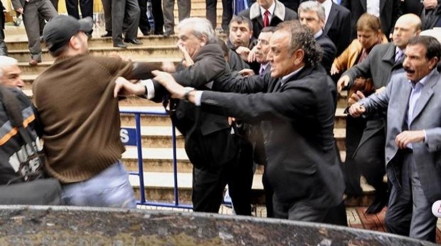 Politikacılara saldırılar