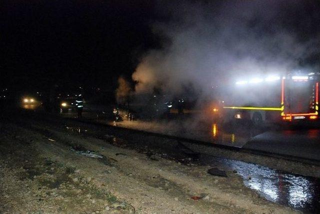 Otomobil Yolun Ortasında Alev Aldı 2