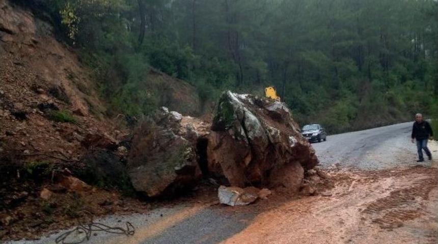 Yağış Heyelana Neden Oldu