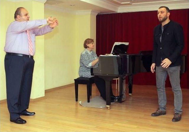 D&uuml;nyaca &Uuml;nl&uuml; Tenor &Uuml;n&uuml;şan Kuloğlu&rsquo;ndan Diplomatik Konser Ve Masterclass 2