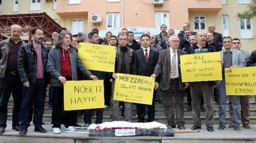 Doktorlardan &lsquo;tabutlu&rsquo; İş Bırakma Eylemi