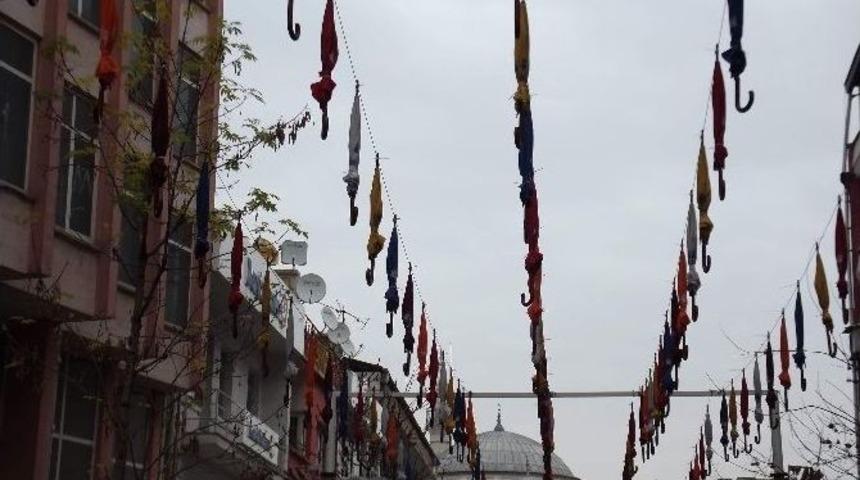 Şemsiye Sokak&rsquo;ta Şemsiyeler Kapandı