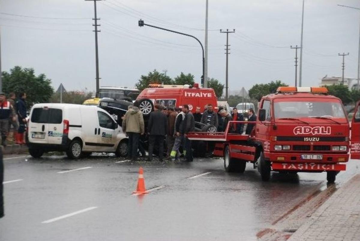 Balıkesir&rsquo;de Zincirleme Kaza: 1 Yaralı