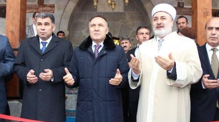 Restorasyonu Tamamlanan Tarihi Ayazpaşa Camii Dualarla A&ccedil;ıldı