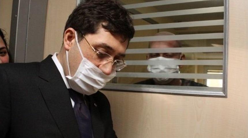 Başkan Hazinedar, L&ouml;semi Hastası Chp Gen&ccedil;lik Kolları Başkanı Yeşilmen&rsquo;i Ziyaret Etti