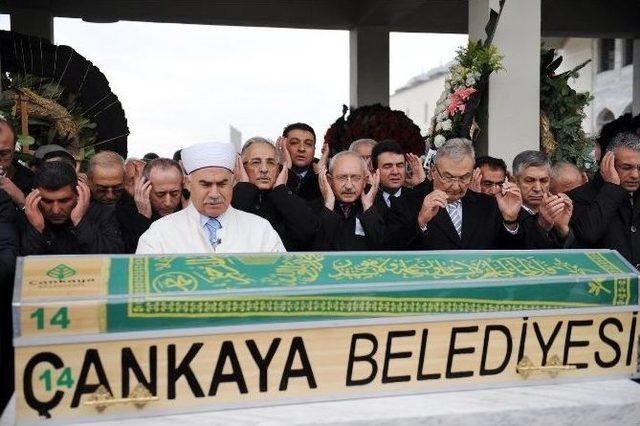 Chp Eski Gençlik Kolları Başkanı Belovacıklı Son Yolculuğuna Uğurlandı