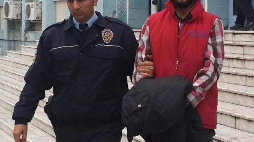 Başka Erkekle Konuşan Eşini Bı&ccedil;akladı