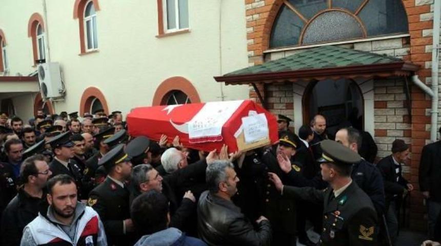 İntihar Eden Astsubay &Uuml;st&ccedil;avuş, Niksar'da Toprağa Verildi