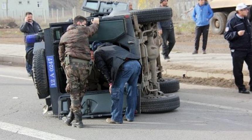 &Ouml;zel Harekat Aracı Takla Attı: 3 Yaralı