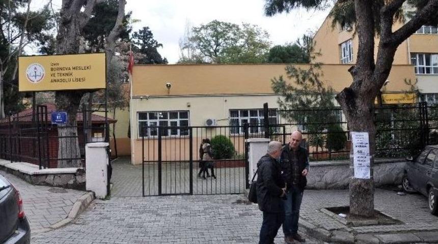 Liseli &Ouml;ğrencilerin Şakalaşması Kanlı Bitti