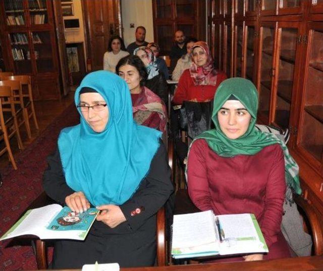 Tarihi K&uuml;t&uuml;phanedeki Osmanlıca Kursuna İlgi 3