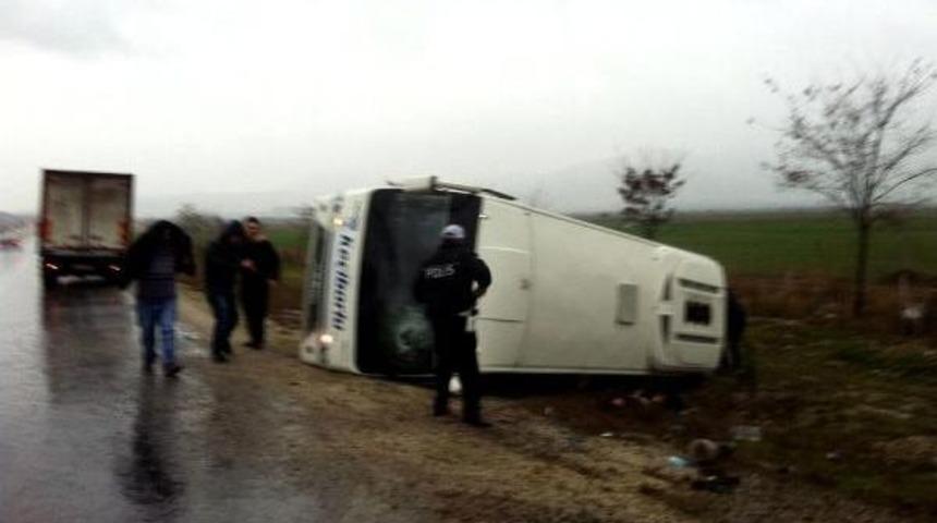 Yolcu Midibüsü Devrildi: 10 Yaralı