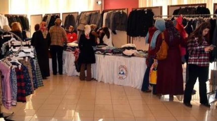 Kızılay Kayseri Şubesi'nden Üniversite Öğrencilerine Kıyafet Yardımı