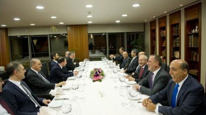 Kılı&ccedil;daroğlu'ndan Davutoğlu'na : İtiraz Edemiyor, Yukarıdakinin Tutsağı