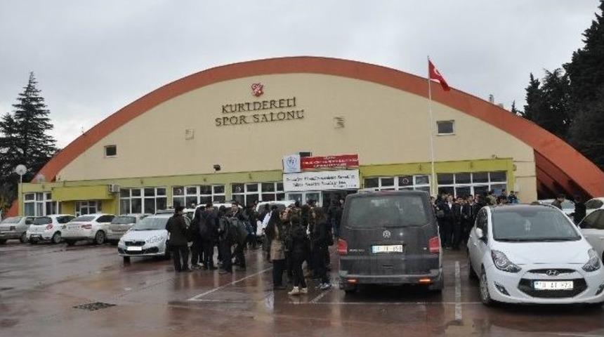 Polis İle Veliler Birbirini Yanlış Anlayınca Ortalık Karıştı