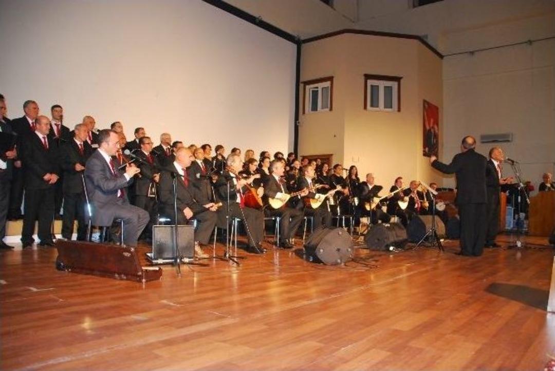 T&uuml;rk Halk M&uuml;ziği Konserine B&uuml;y&uuml;k İlgi