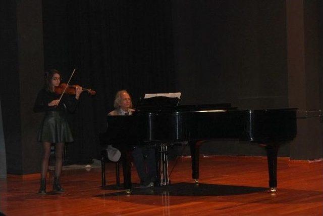 Aü’de ’’yaylı Çalgılar Konseri’’ 1