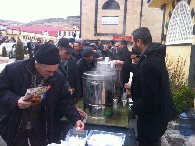 Yozgat&rsquo;ta Cuma Namazı Sonrası Cemaate &Ccedil;ay Ve Simit İkramı 1