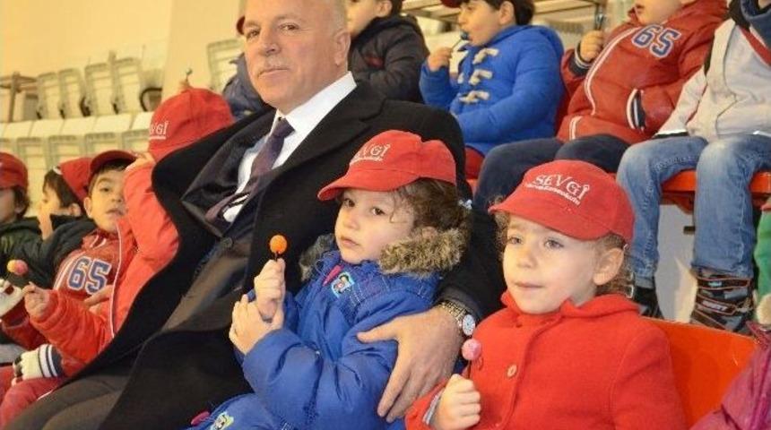 &ldquo;winterfest&rdquo; Etkinlikleri Kapsamında Artistik Buz Pateni G&ouml;sterisi Yapıldı