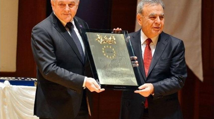 İzmir, Avrupa Konseyi Şeref Plaketiyle &Ouml;d&uuml;llendirildi