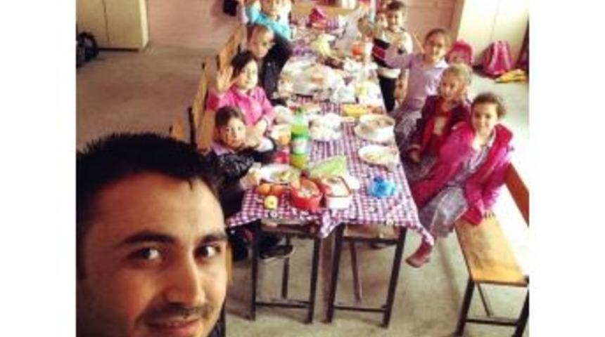 &Ouml;ğretmen İle &Ouml;ğrencilerin Yerli Malı &Ouml;z&ccedil;ekimi