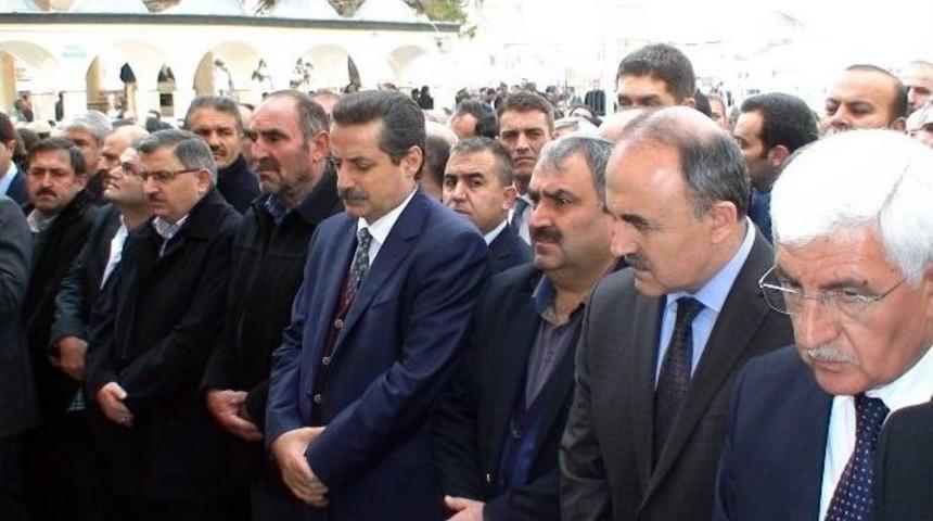 Bakan &Ccedil;elik Konya&rsquo;da Cenazeye Katıldı