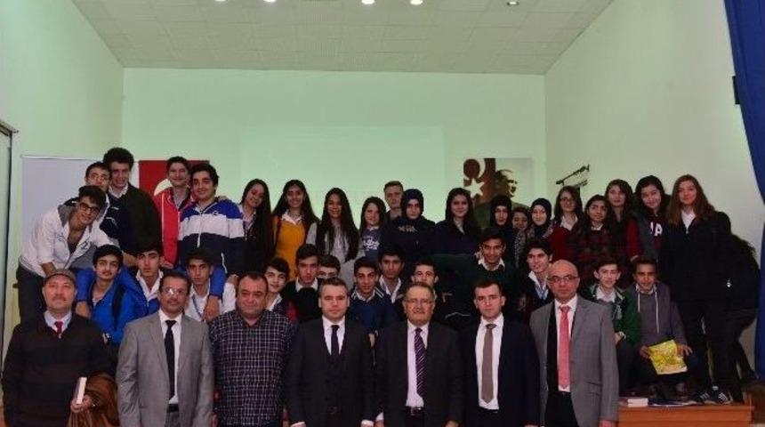 Şehzadelerin Eğitime Desteği S&uuml;r&uuml;yor