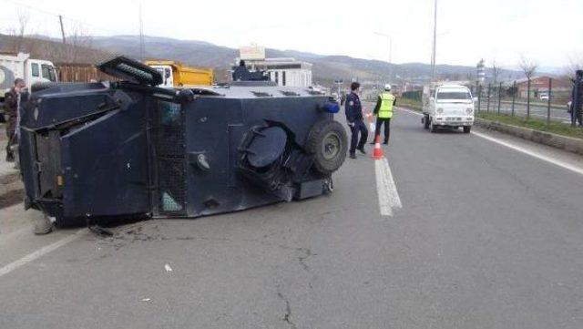 Takla Atan Araçta 3 Polis Yaralandı