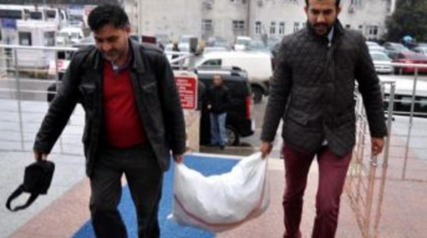 10 Bin Korsan Cd Ele Ge&ccedil;irildi