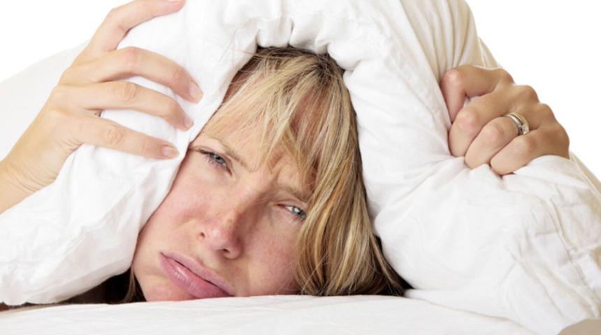 Uykusuzluk &ccedil;ekiyorsanız bunu yapmayın! 