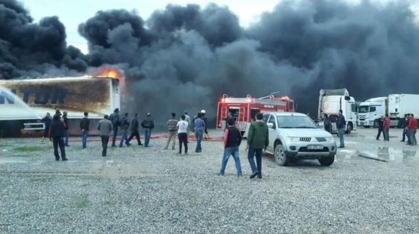 Park Halindeki Tır Alev Alev Yandı