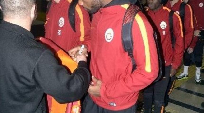 Galatasaray Kafilesi Konya&rsquo;da Coşkuyla Karşılandı