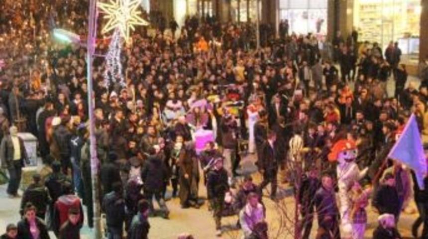 Wınterfest Kış Festivali Kortej Y&uuml;r&uuml;y&uuml;ş&uuml;