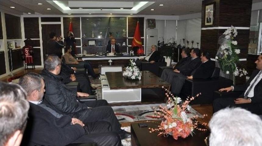 Otob&uuml;s Firmalarıyla G&ouml;r&uuml;şen Başkan Babaş, Mutabakata Varamadı