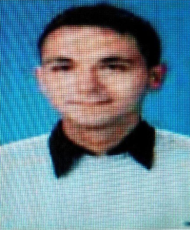 Kamyonetten D&uuml;şen Demir, Otomobilin &Ouml;n Camından Girdi: 1 &Ouml;l&uuml;, 3 Yaralı 2