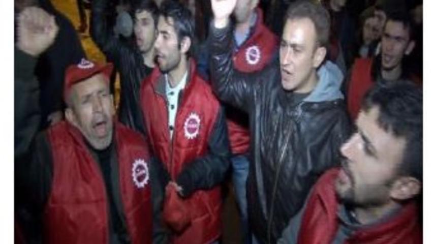 İşten &Ccedil;ıkarmaya Karşı Eylem...