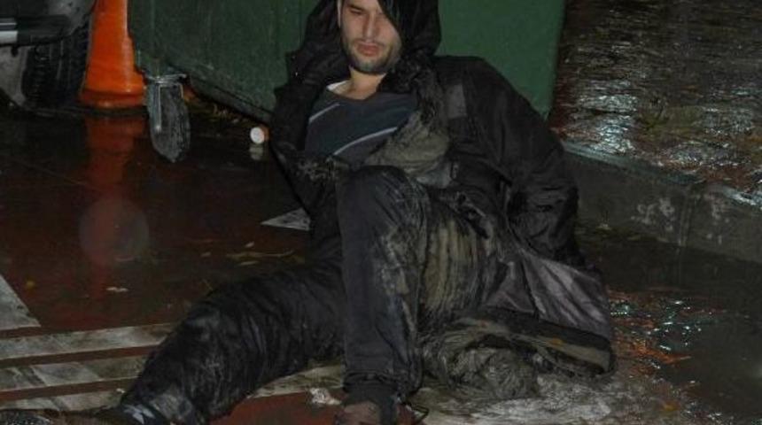 Elinde T&uuml;fekle Ateş Eden Ş&uuml;pheli Ayağından Vurularak Etkisiz Hale Getirildi