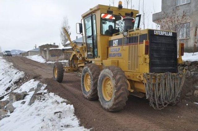 &Ouml;zalp Belediyesi&rsquo;nin Yol Yapım &Ccedil;alışmaları 1