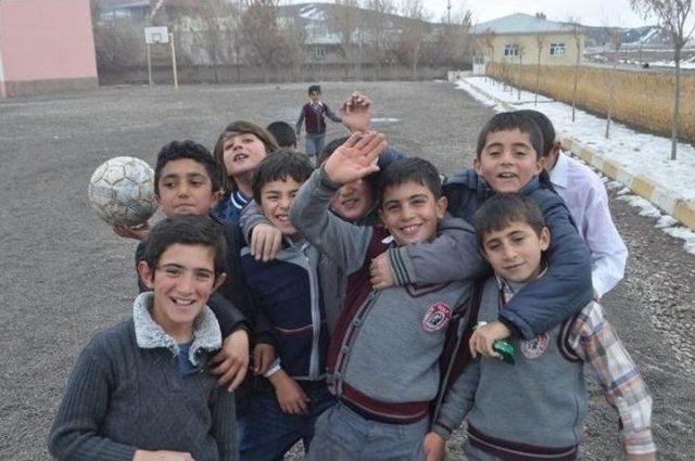 &Ouml;zalp Belediyesi&rsquo;nin Yol Yapım &Ccedil;alışmaları 2