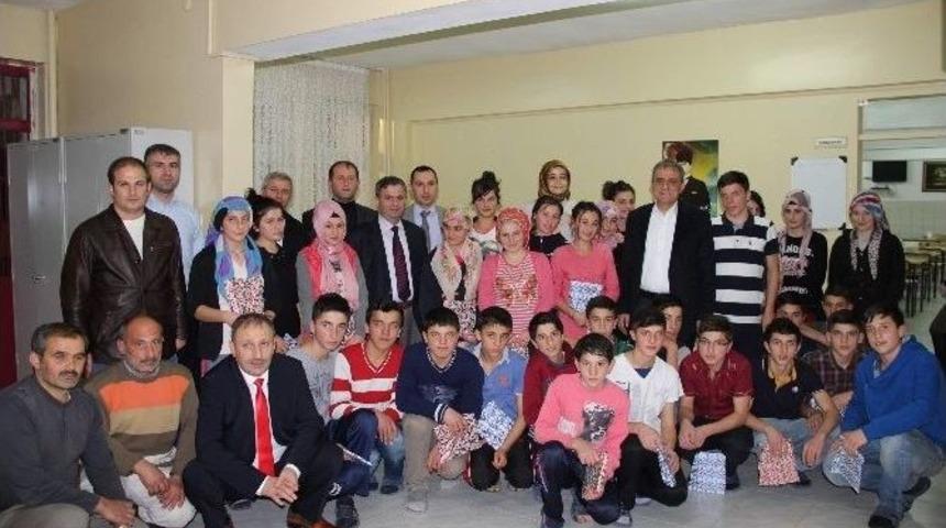 Yomra Belediye Başkanı Sağıroğlu &Ouml;ğrencilerle Yemekte Buluştu
