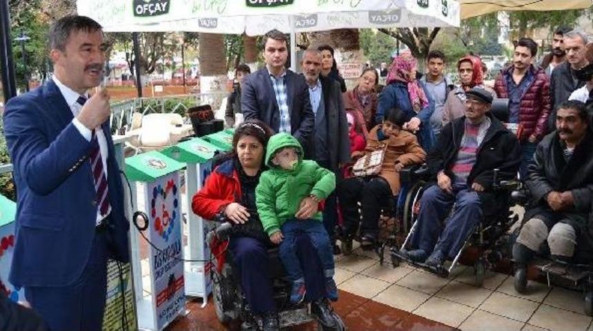 Mavi Kapaklar Belediye Kutusuna