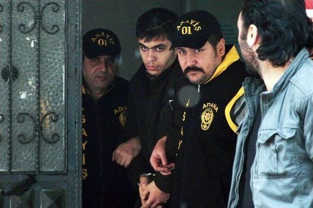 &Ccedil;ıplak Fotoğraflarını &Ccedil;ektiği Sevgilisini Gasp Etti 1