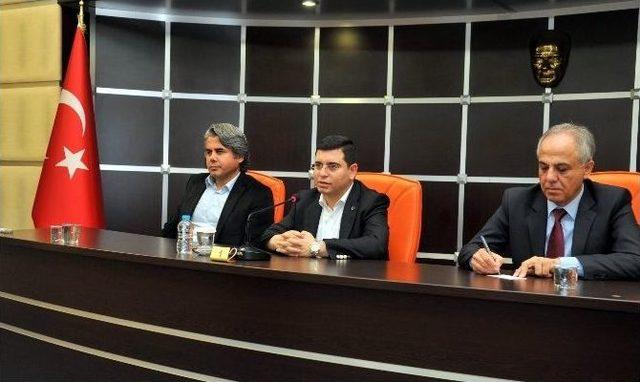 Başkan T&uuml;t&uuml;nc&uuml;, &Ouml;ğrenci Temsilcileri İle Hizmet Toplantısı Yaptı 1