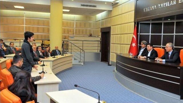 Başkan T&uuml;t&uuml;nc&uuml;, &Ouml;ğrenci Temsilcileri İle Hizmet Toplantısı Yaptı 2