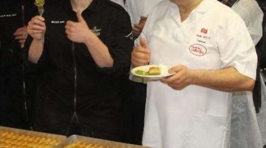 D&uuml;nyaca &Uuml;nl&uuml; &Ccedil;ikolata Şefleri Baklava A&ccedil;maya Geldi