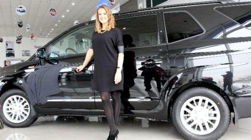 &Uuml;nl&uuml; Sunucu Fıstıkoğlu, Ssangyong Otomobillerini Tanıttı