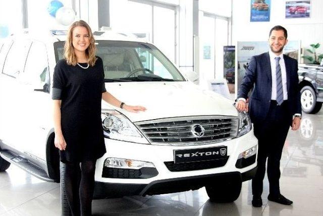 Ünlü Sunucu Fıstıkoğlu, Ssangyong Otomobillerini Tanıttı