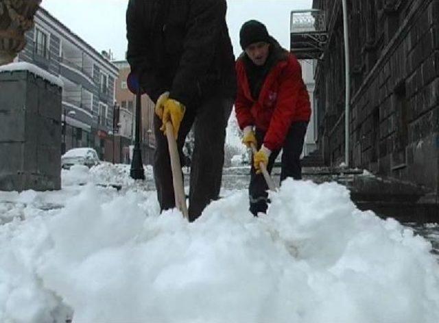 Kars Ve Erzurum'a Kar Yağdı